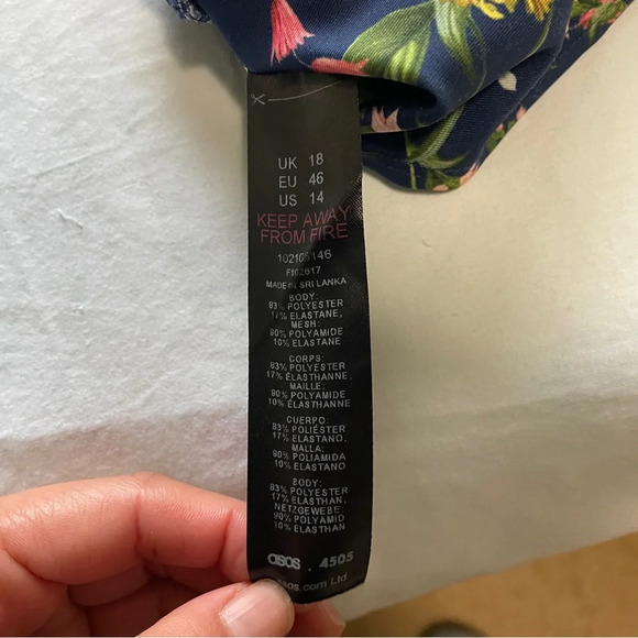 ASOS 4505 Mid Impact Floral Sports Bra - Picture 10 of 11